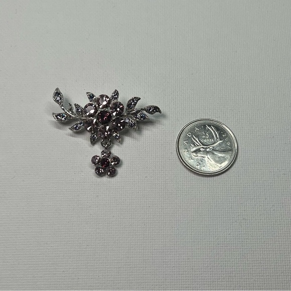 VINTAGE Silver Tone Dark Rhinestone Floral Brooch w/ Floral Drop Dangle - Picture 7 of 7